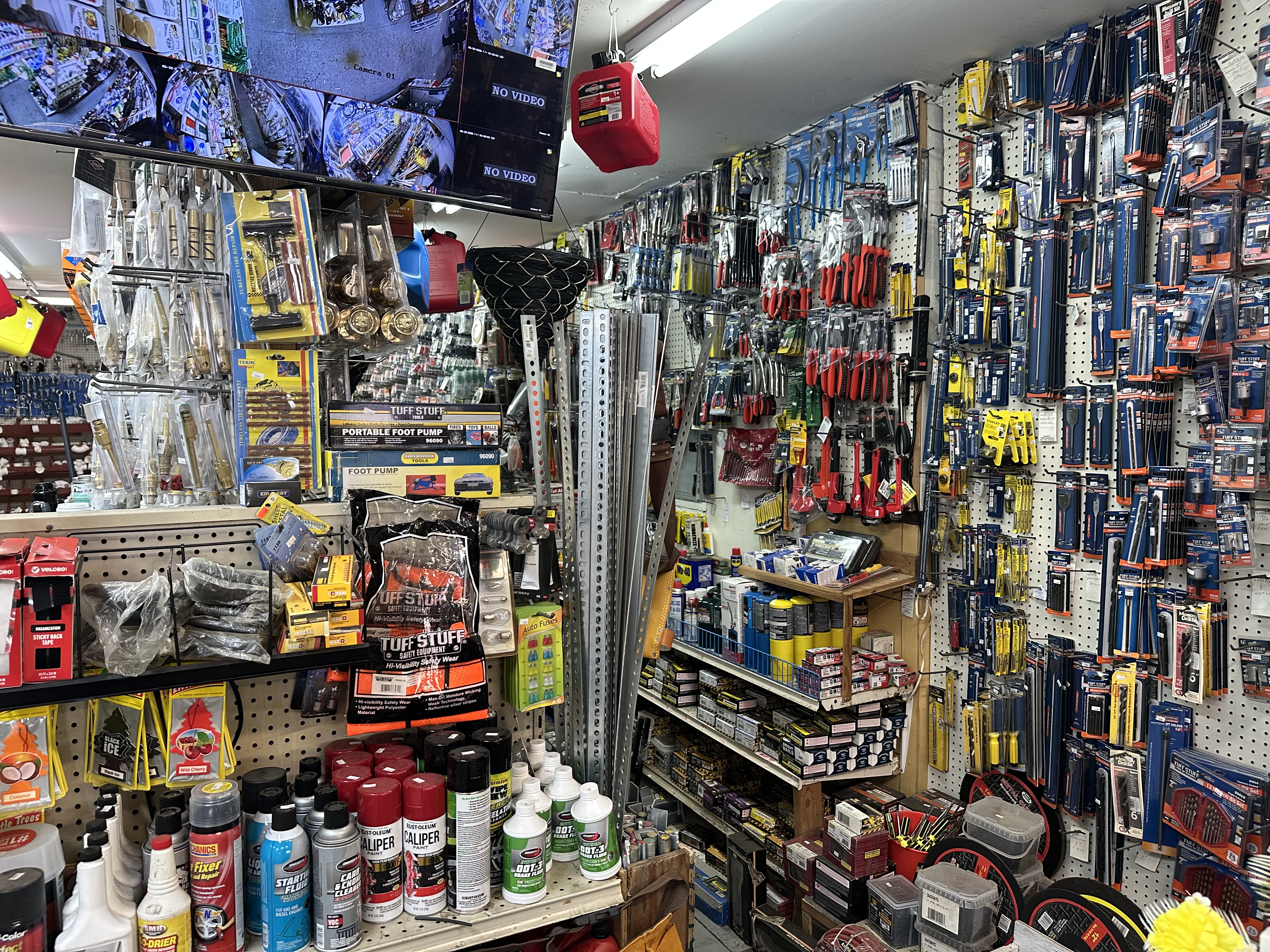 Inside SBS Hardware — photo 7381